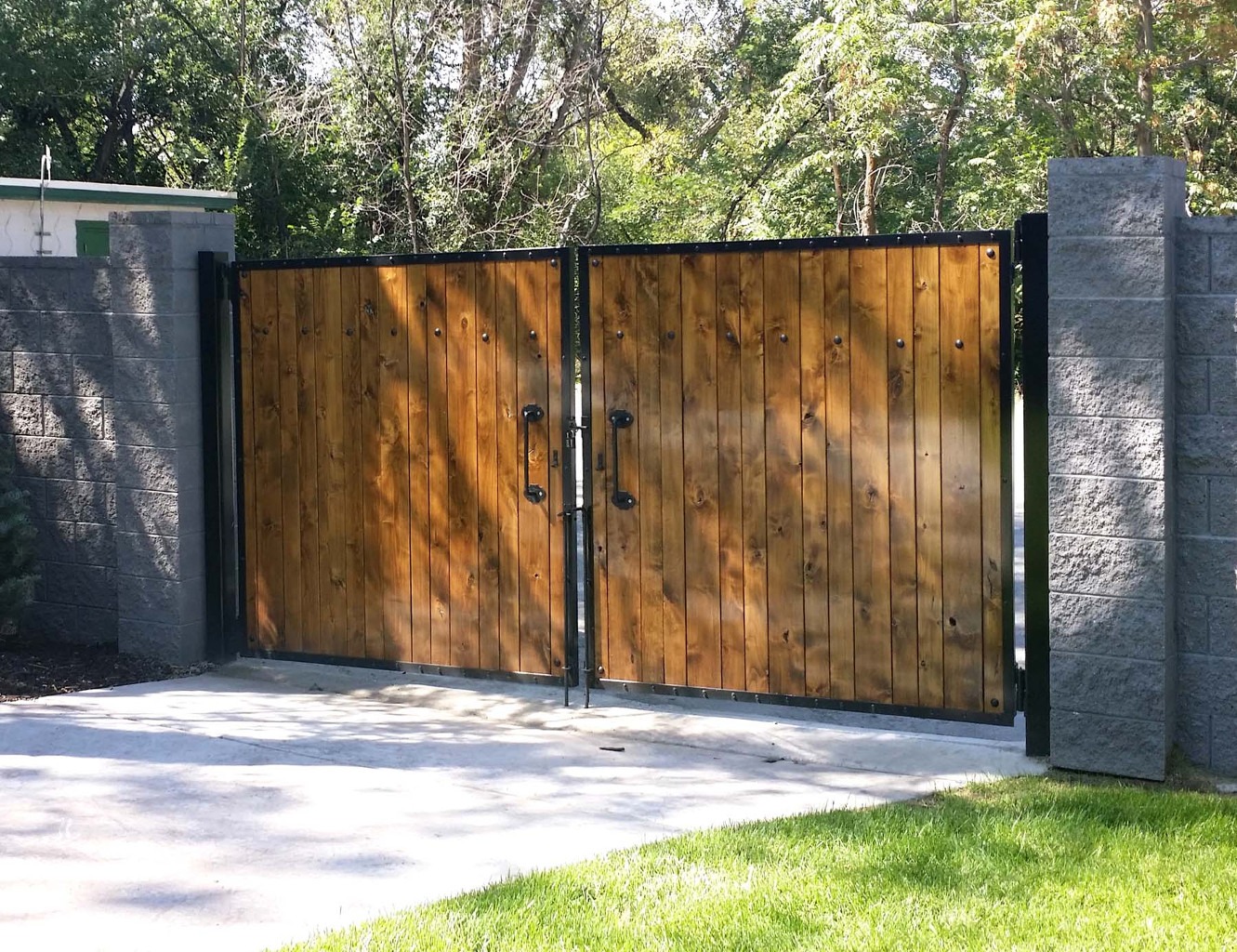 Steel Frame Alder Gate sm